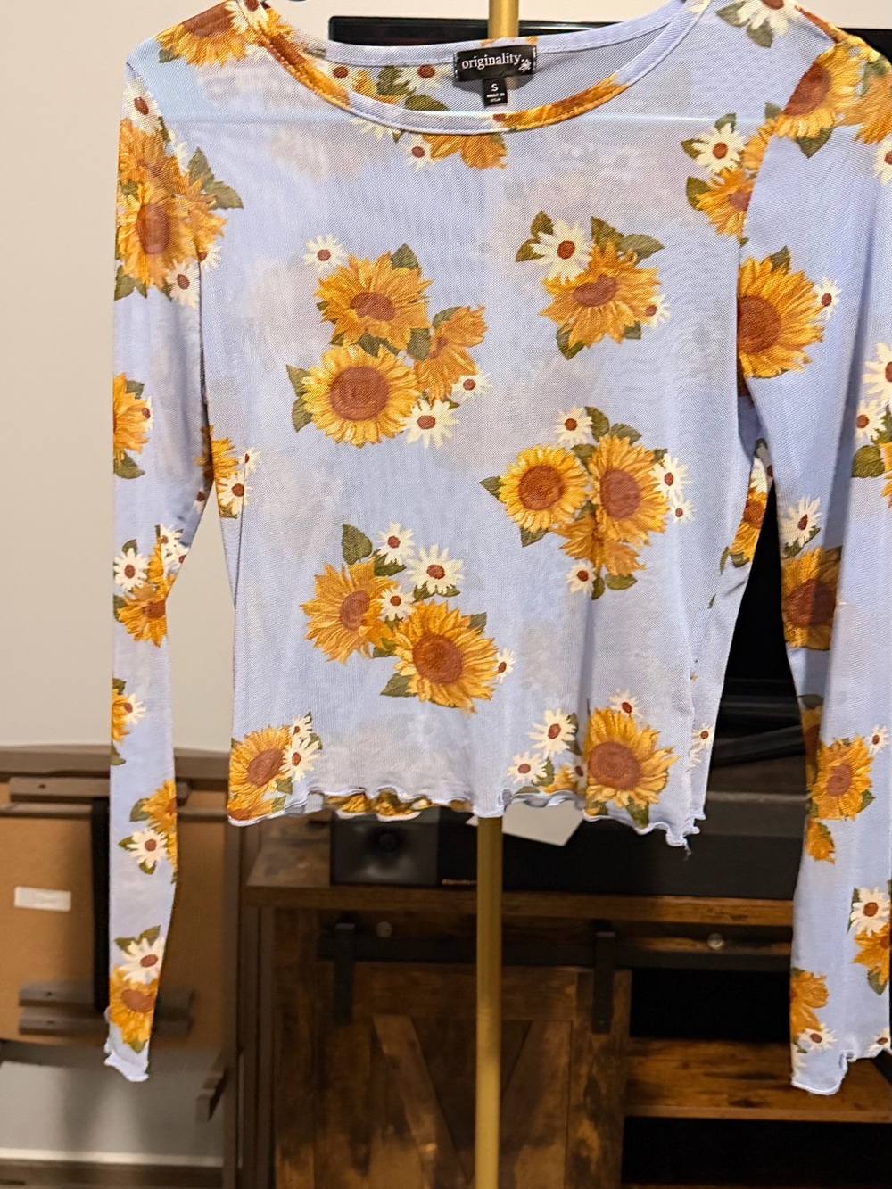 Originality Sunflower Print Long-Sleeve Crop Top in Light Blue